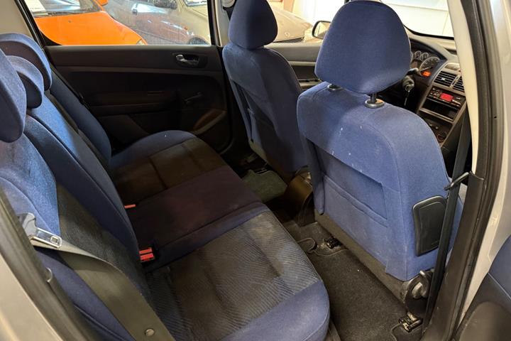 Sølv Peugeot 307 fra 2001