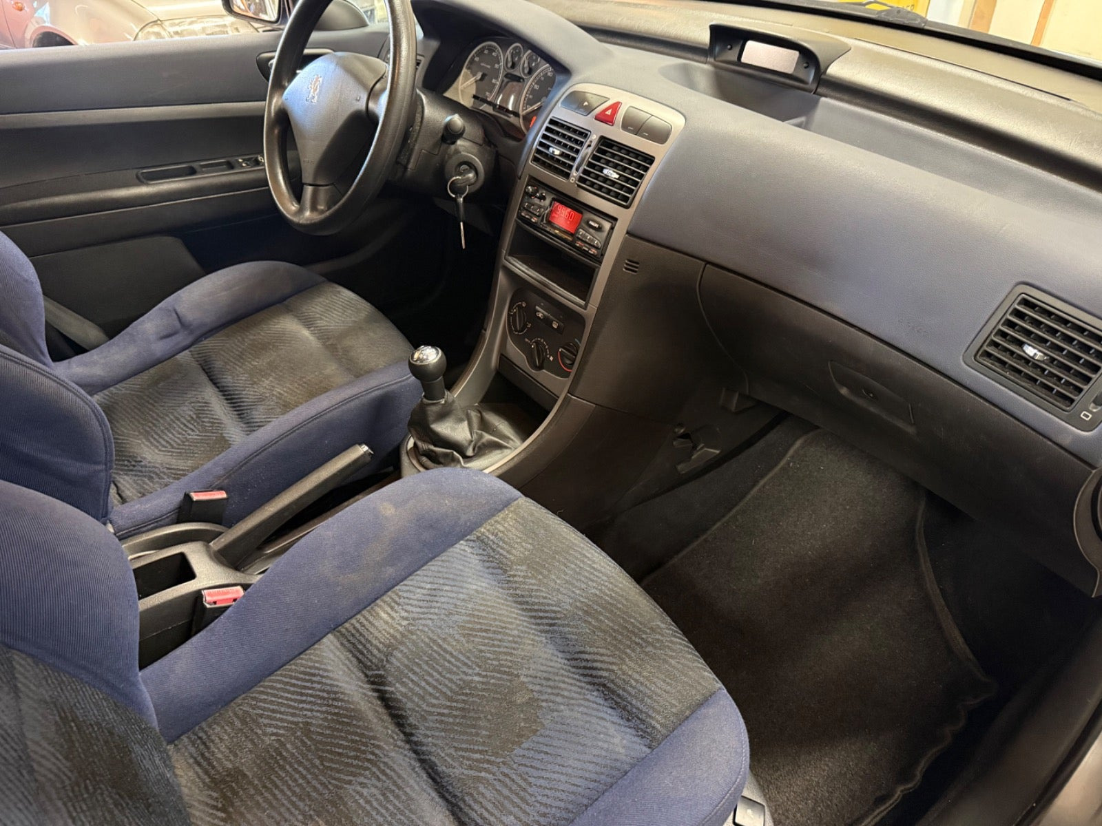 Sølv Peugeot 307 fra 2001