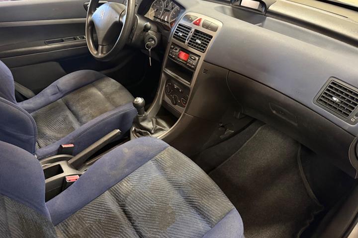 Sølv Peugeot 307 fra 2001