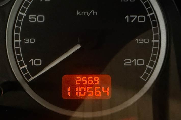 Sølv Peugeot 307 fra 2001