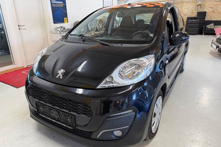 Sort Peugeot 107 fra 2012