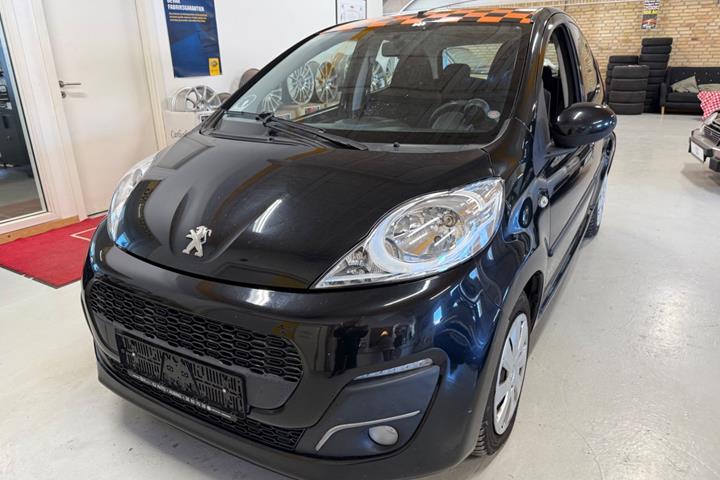 Sort Peugeot 107 fra 2012