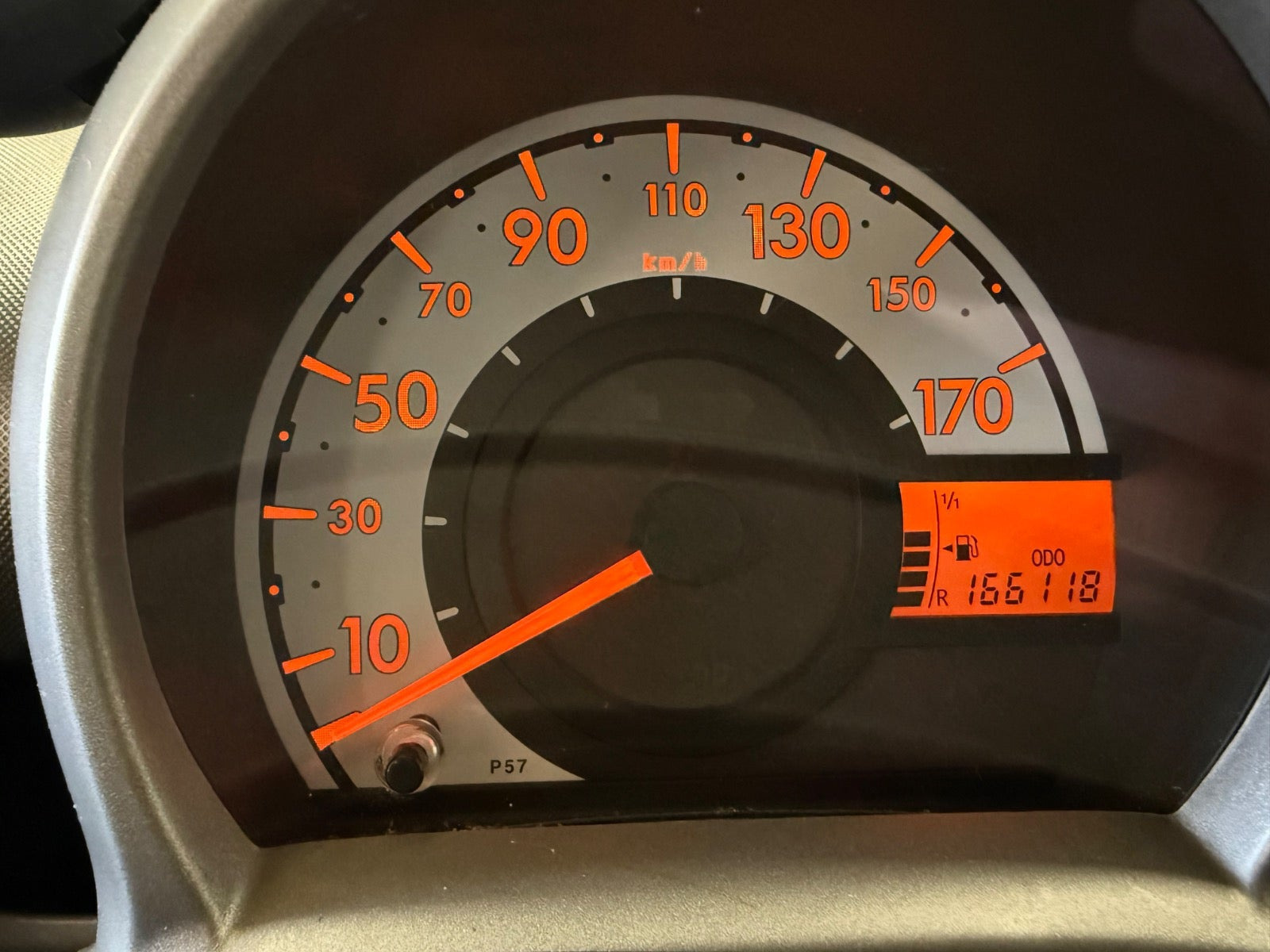 Sort Peugeot 107 fra 2012