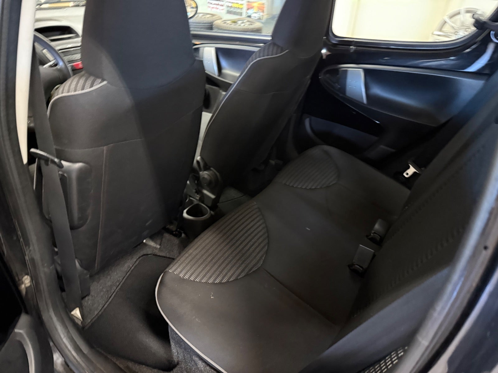 Sort Peugeot 107 fra 2012