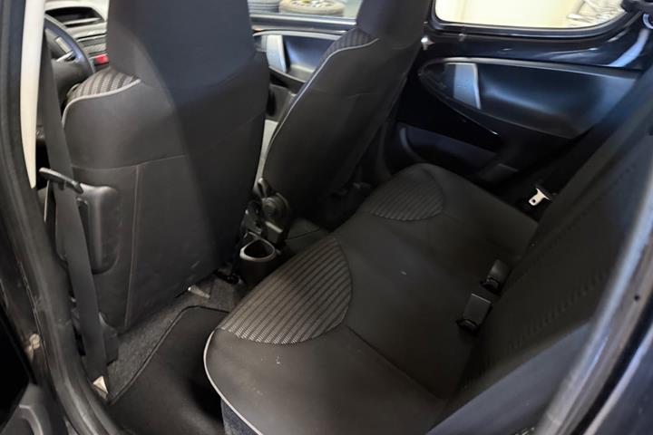 Sort Peugeot 107 fra 2012