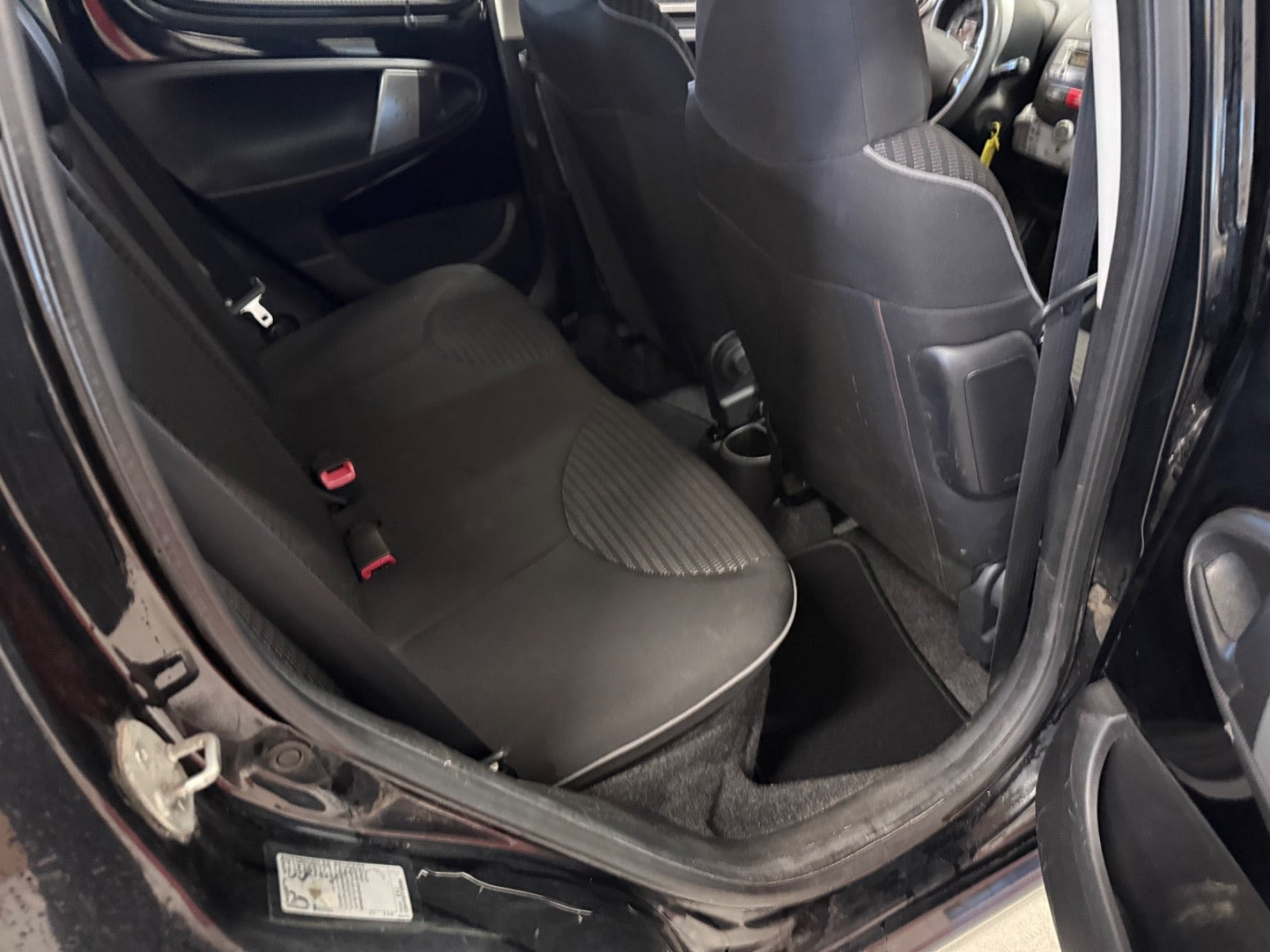 Sort Peugeot 107 fra 2012
