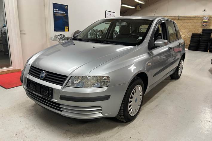 Sølv Fiat Stilo fra 2005