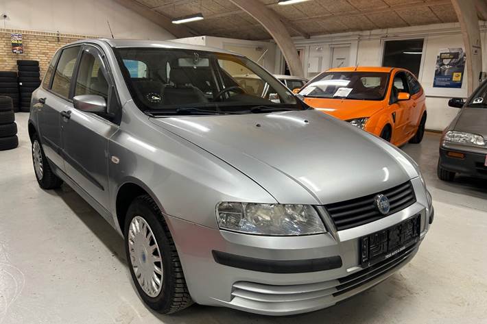 Sølv Fiat Stilo fra 2005