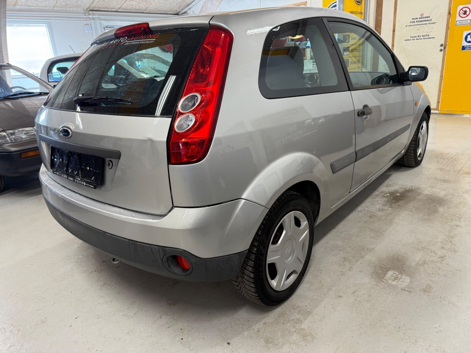 Sølv Ford Fiesta fra 2005