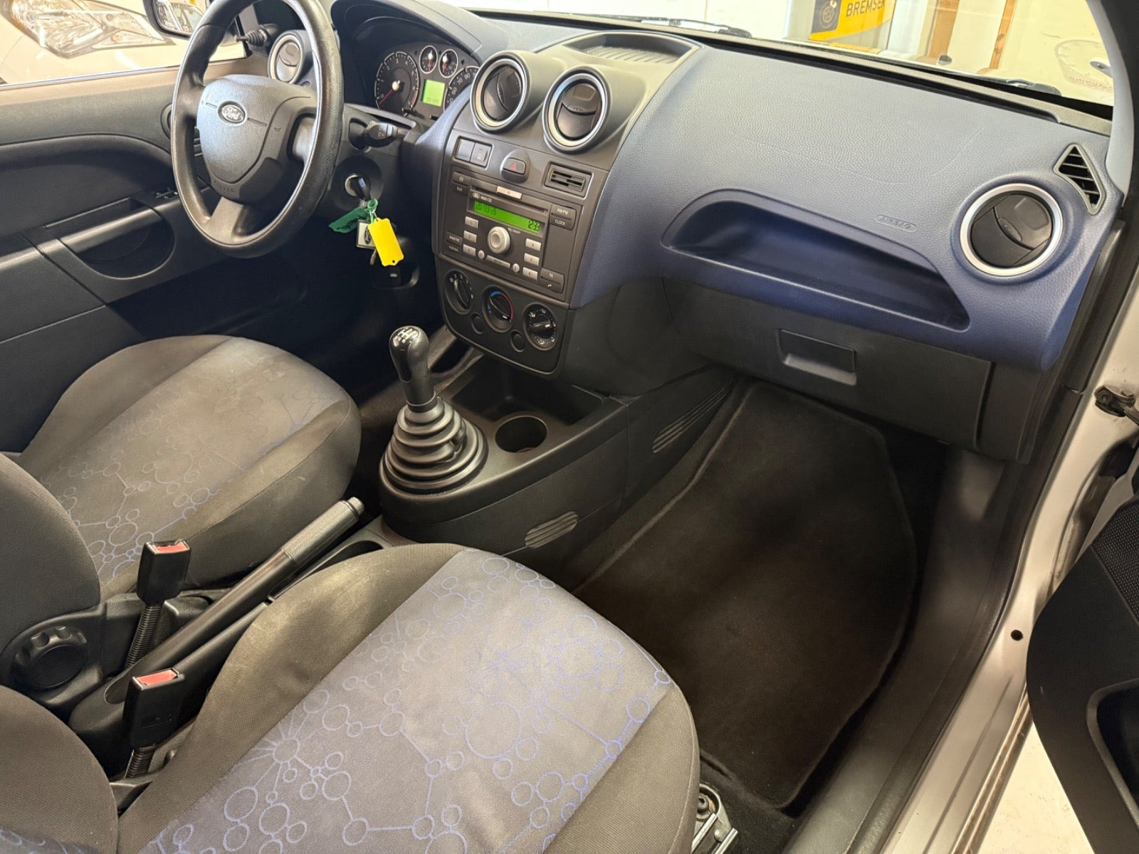 Sølv Ford Fiesta fra 2005