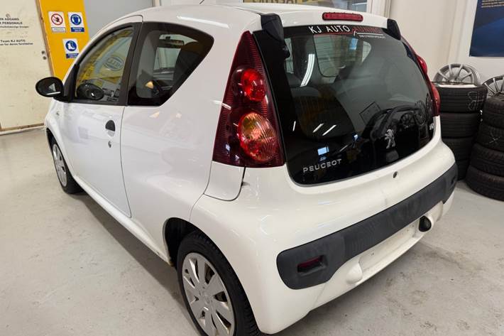 Hvid Peugeot 107 fra 2012