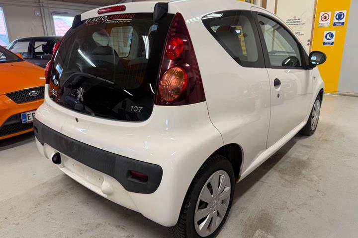 Hvid Peugeot 107 fra 2012