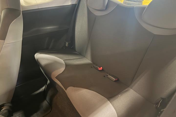 Hvid Peugeot 107 fra 2012