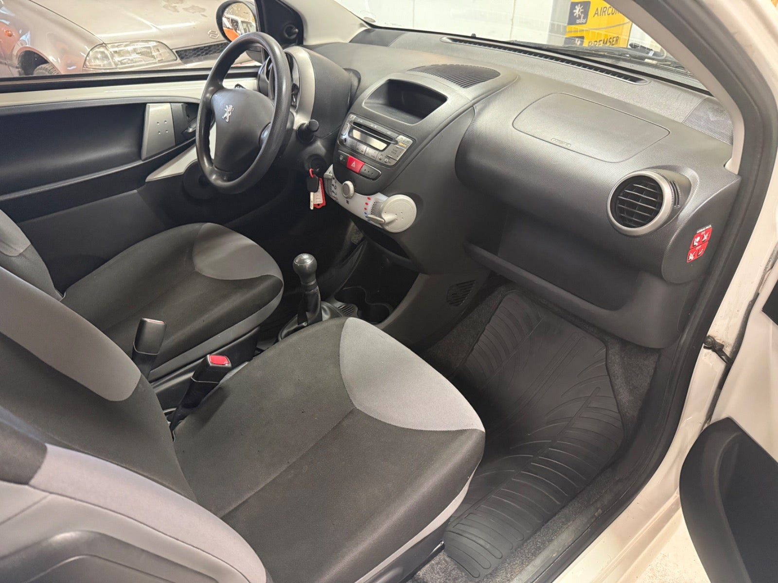 Hvid Peugeot 107 fra 2012