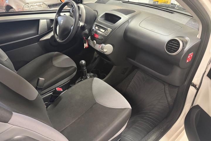 Hvid Peugeot 107 fra 2012