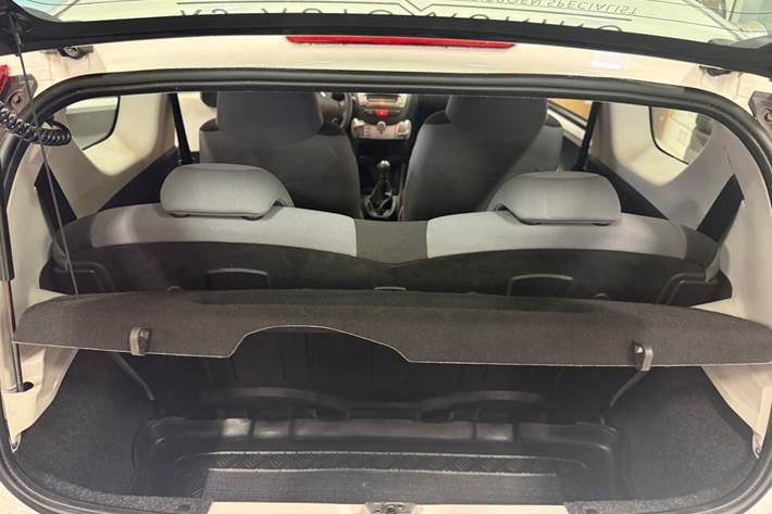 Hvid Peugeot 107 fra 2012