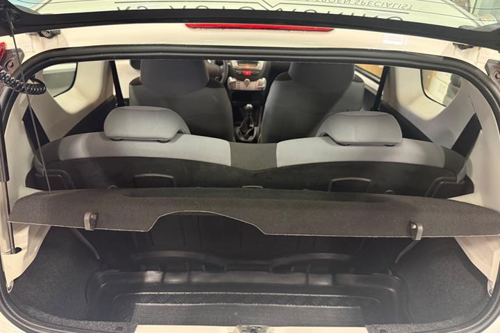 Hvid Peugeot 107 fra 2012