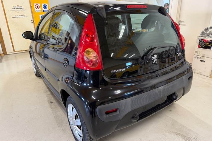 Sort Peugeot 107 fra 2010