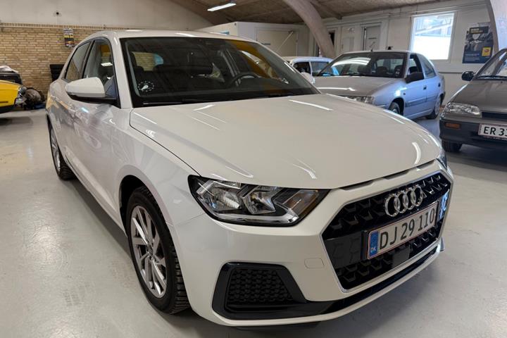 Hvid Audi A1 fra 2022