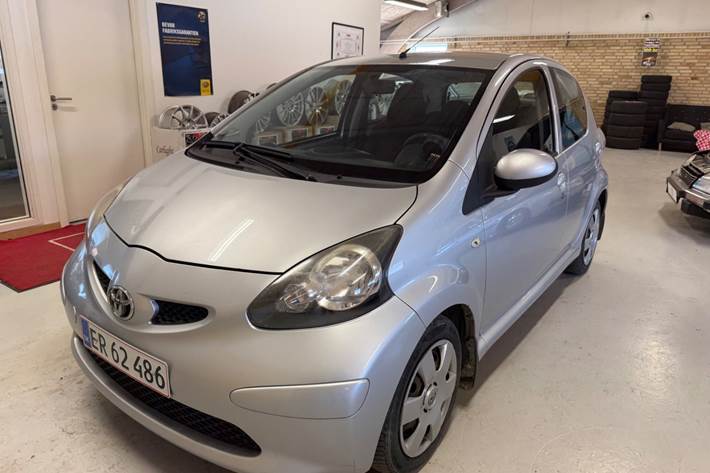 Sølv Toyota Aygo fra 2008