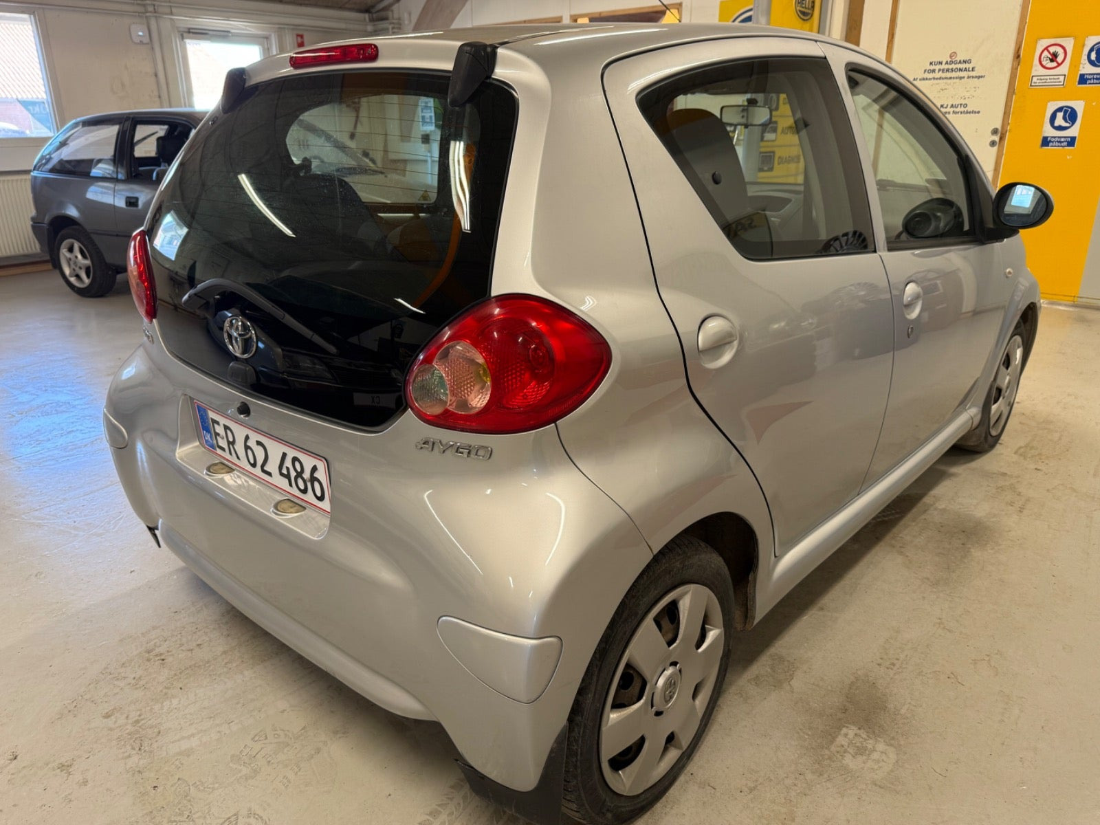 Sølv Toyota Aygo fra 2008