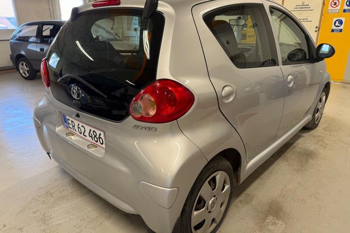 Sølv Toyota Aygo fra 2008