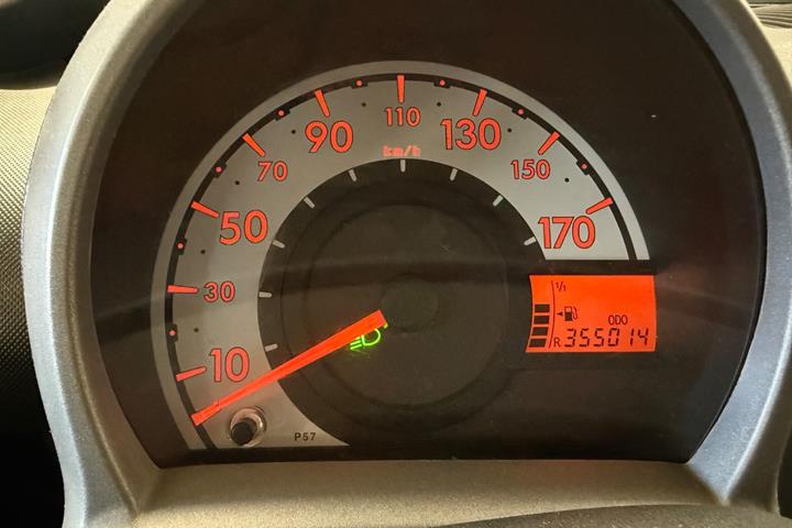 Sølv Toyota Aygo fra 2008