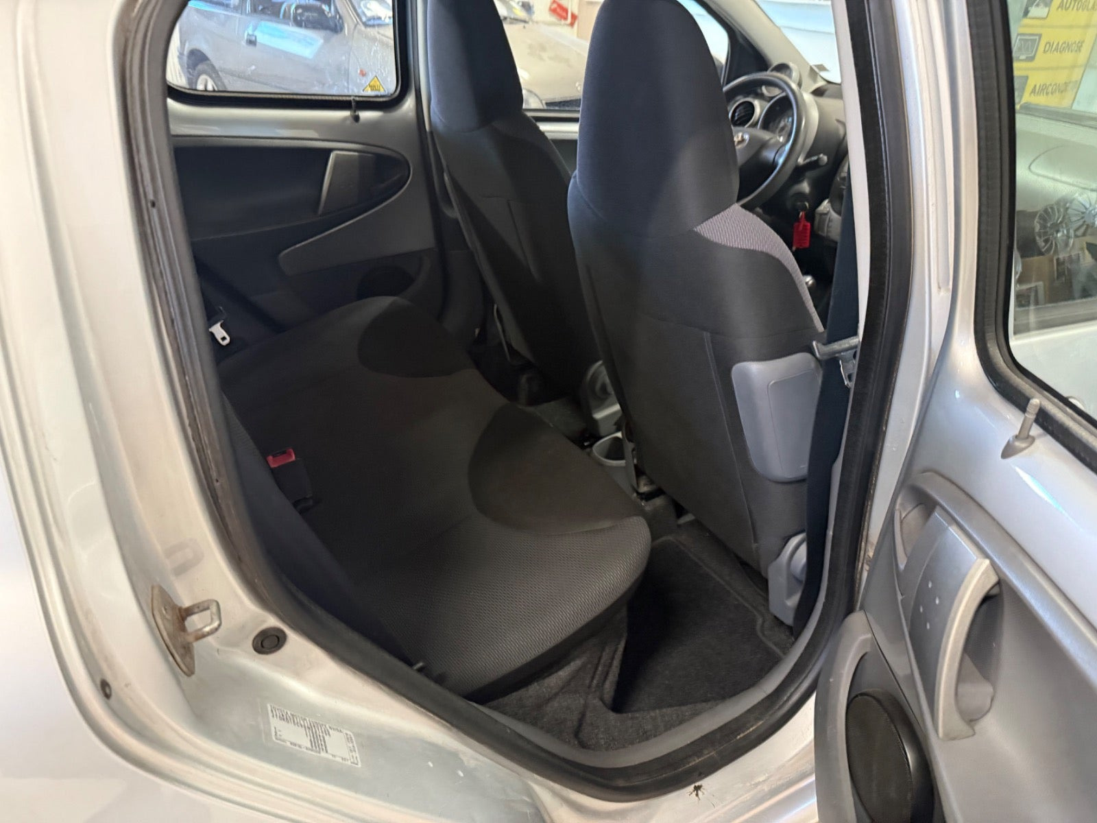 Sølv Toyota Aygo fra 2008
