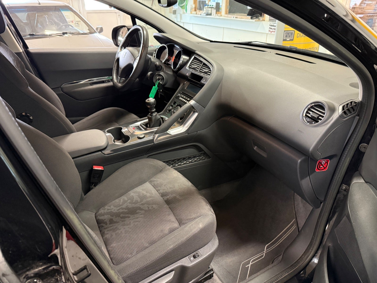 Sort Peugeot 3008 fra 2012