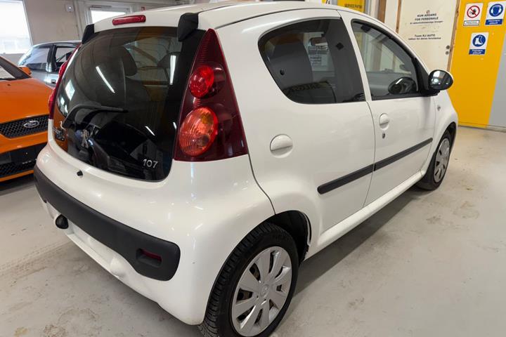 Hvid Peugeot 107 fra 2013