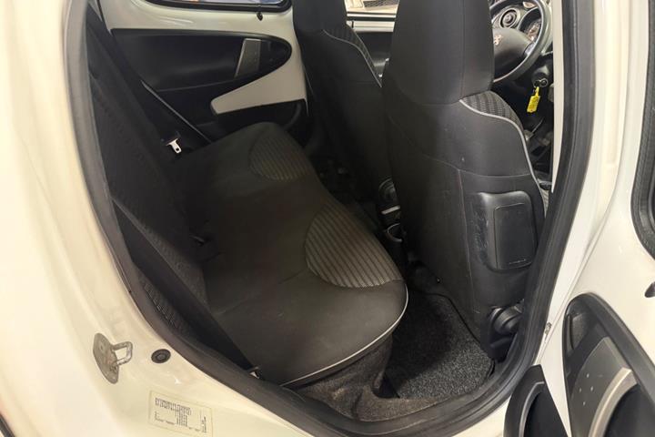 Hvid Peugeot 107 fra 2013
