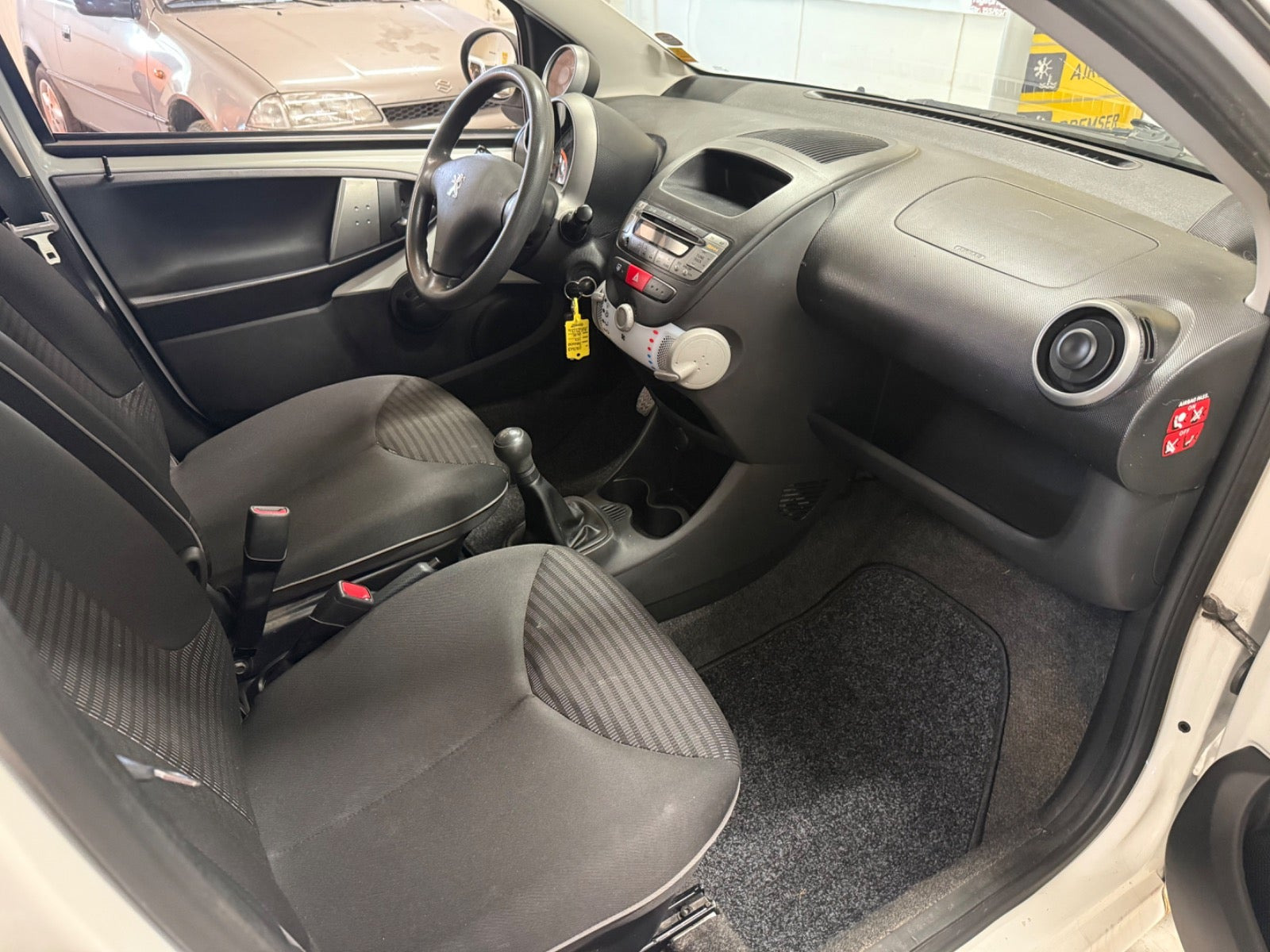 Hvid Peugeot 107 fra 2013