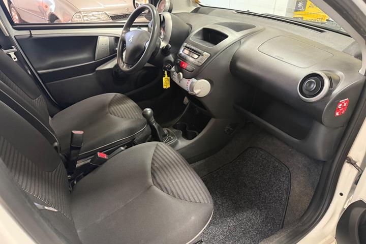 Hvid Peugeot 107 fra 2013