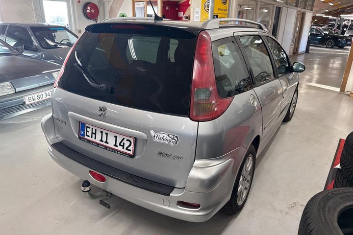 Sølv Peugeot 206 fra 2006