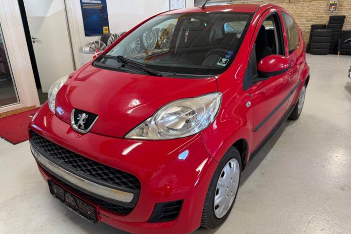 Grøn Peugeot 107 fra 2011