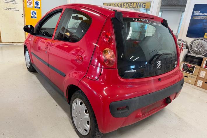Grøn Peugeot 107 fra 2011
