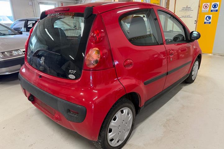 Grøn Peugeot 107 fra 2011