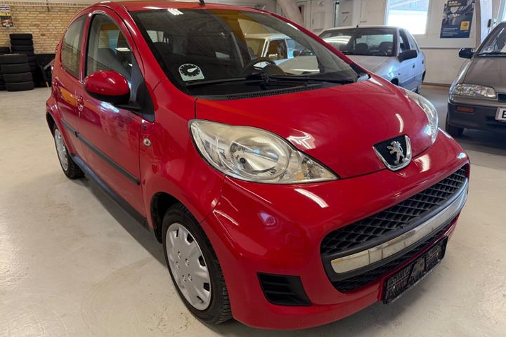 Grøn Peugeot 107 fra 2011