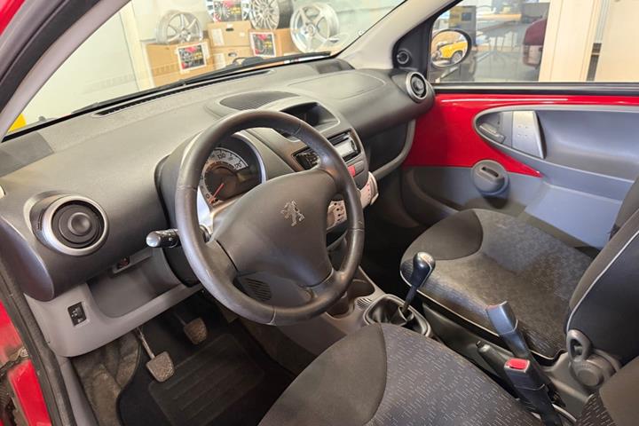 Grøn Peugeot 107 fra 2011