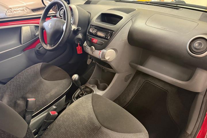 Grøn Peugeot 107 fra 2011