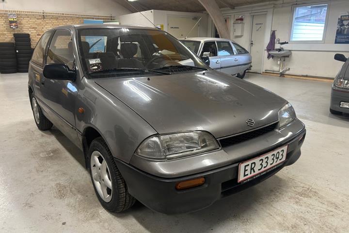 Grå Suzuki Swift fra 1994