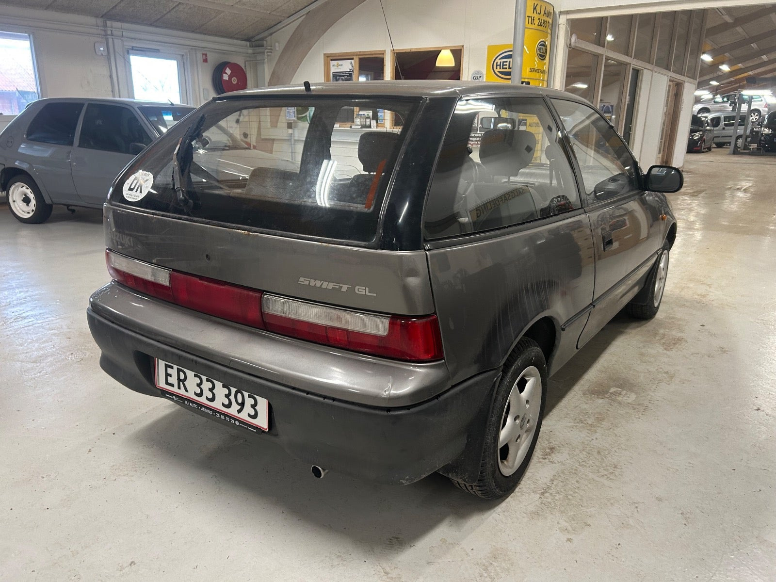 Grå Suzuki Swift fra 1994