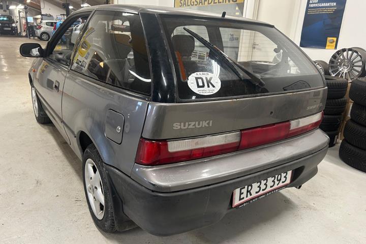 Grå Suzuki Swift fra 1994