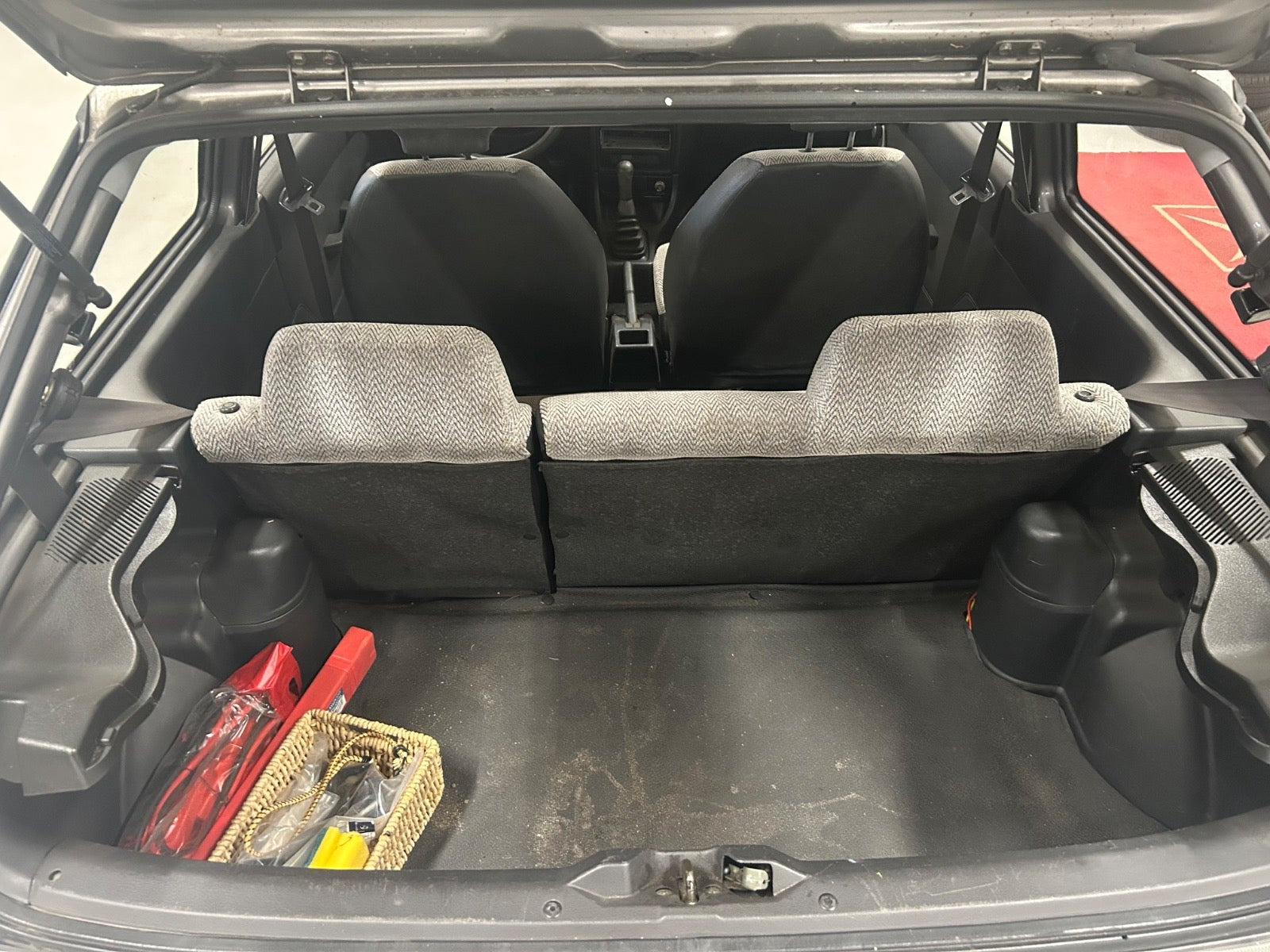 Grå Suzuki Swift fra 1994