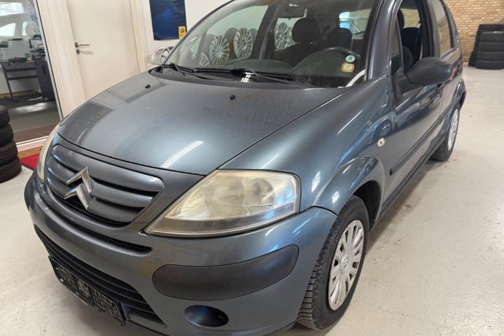 Grå Citroën C3 fra 2006 set udefra