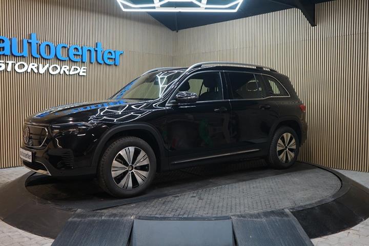 Sort Mercedes EQB250 fra 2023