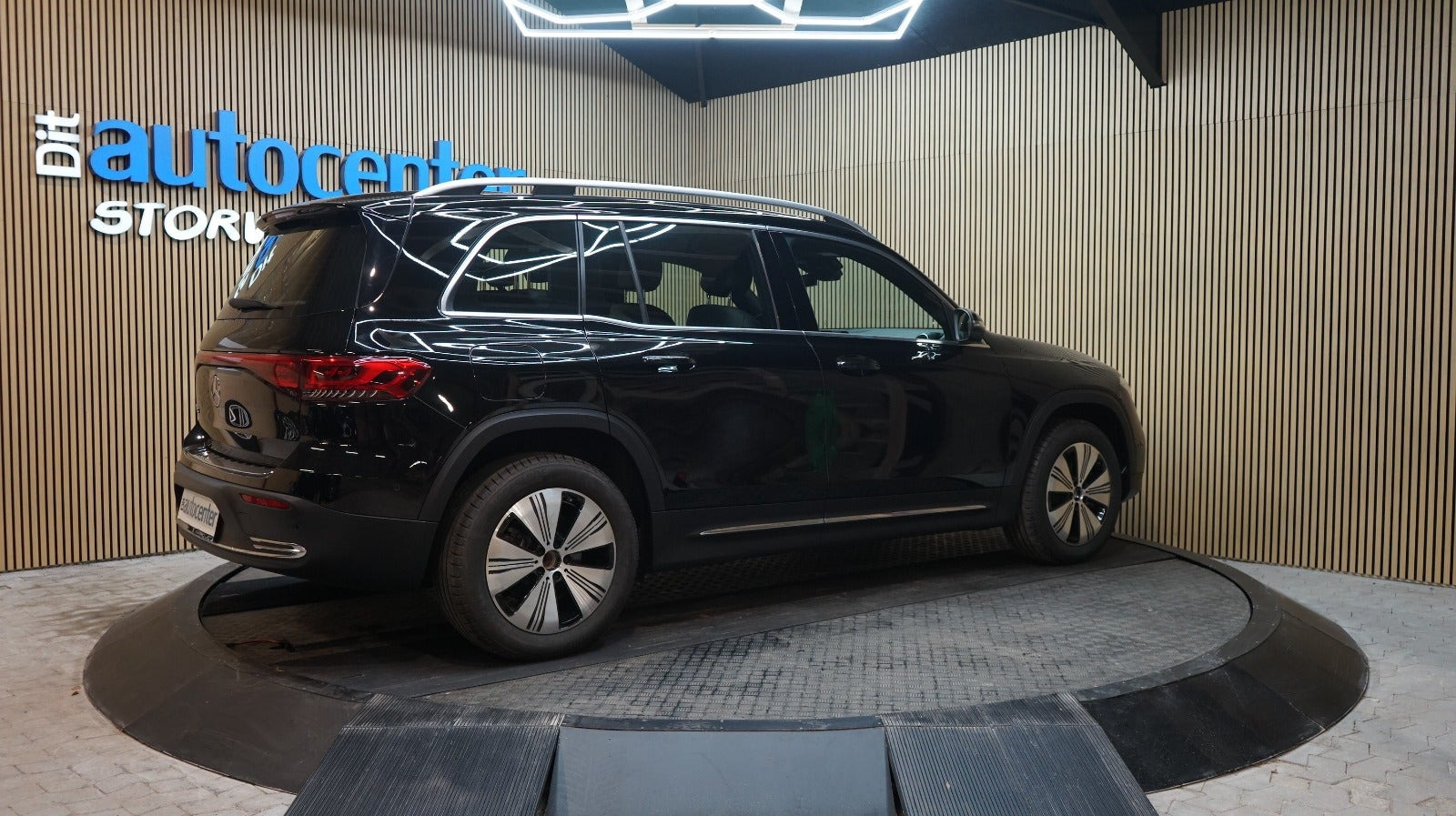 Sort Mercedes EQB250 fra 2023