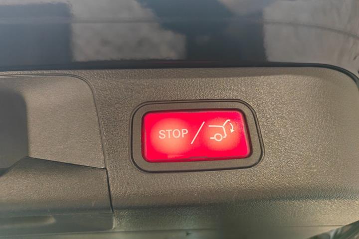 Sort Mercedes EQB250 fra 2023