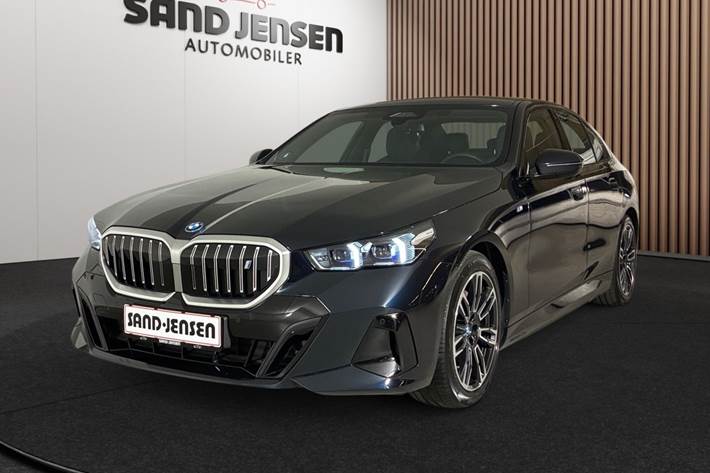 Sort BMW i5 fra 2025