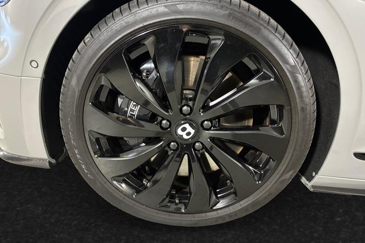 Grå Bentley Flying Spur fra 2022